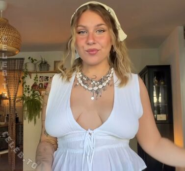 Full leaked Viky kid private onlyfans photo