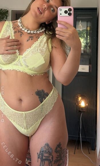 Full leaked Viky kid private onlyfans photo