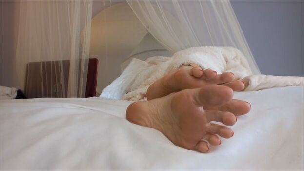 Violet's Toes (Violet's Perfect Feet