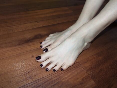 Full leaked Violet s toes violet s perfect feet private onlyfans photo