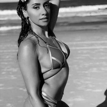 Violeta Dee