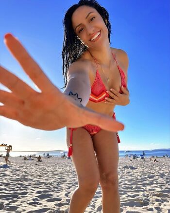 Violeta Dee