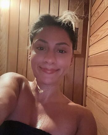 Violeta Dee