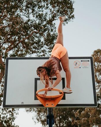 Violeta Dee