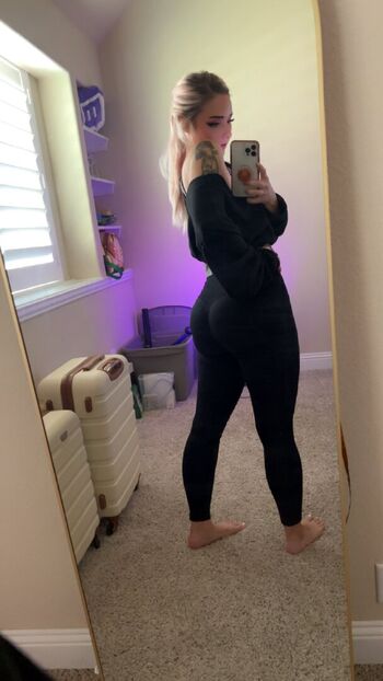 Full leaked Vipeachy private onlyfans photo