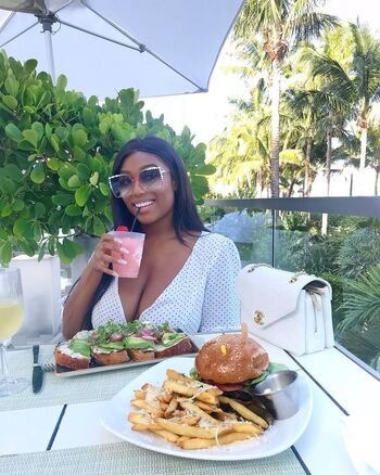 Full leaked Vivi private onlyfans photo