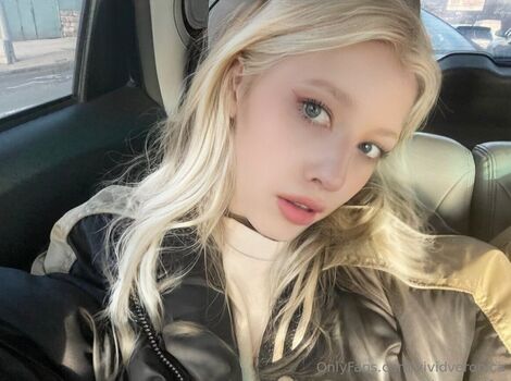 vividveronica