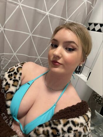 Full leaked Vivien esc page private onlyfans photo
