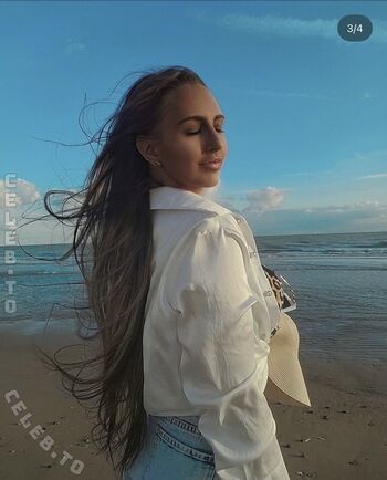 Full leaked Vivien private onlyfans photo