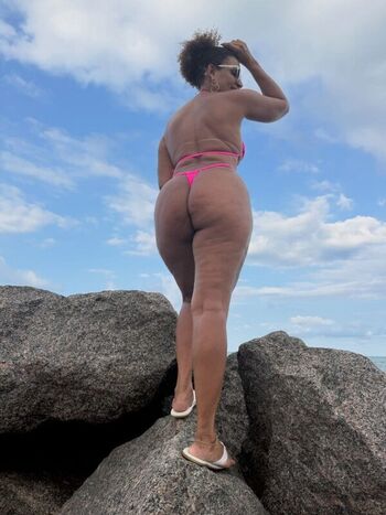 Full leaked Vovo pzu private onlyfans photo