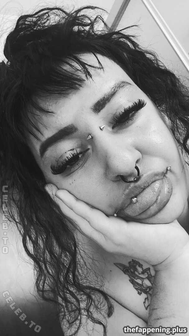 Mxmmytina / VVALENTINABONETALLI Nude OnlyFans Photo #85