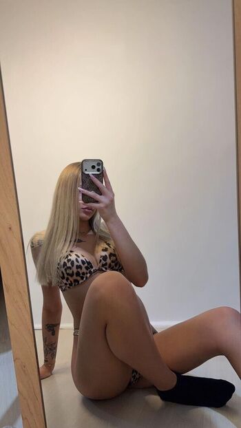 Full leaked Vvikaraa private onlyfans photo