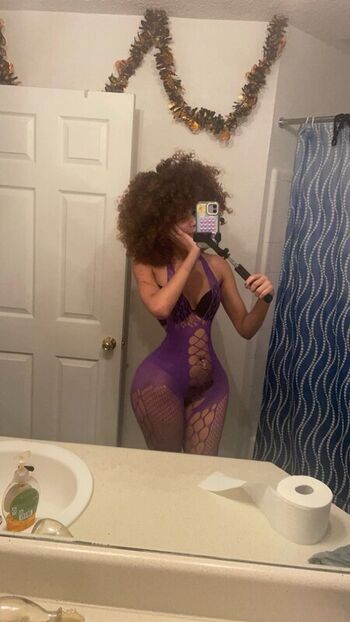 Full leaked Vxmpisariel private onlyfans photo