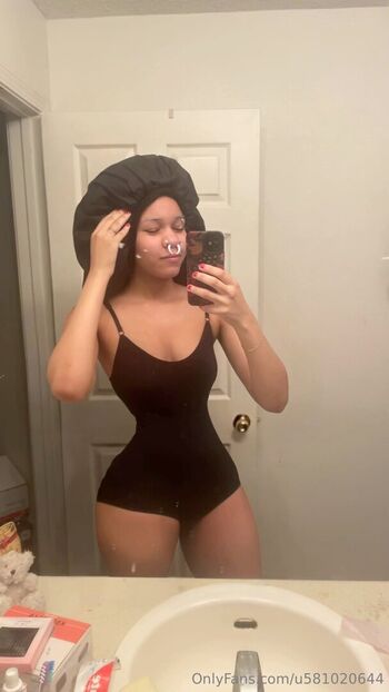 Full leaked Vxmpisariel private onlyfans photo