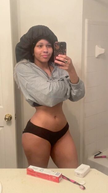 Full leaked Vxmpisariel private onlyfans photo