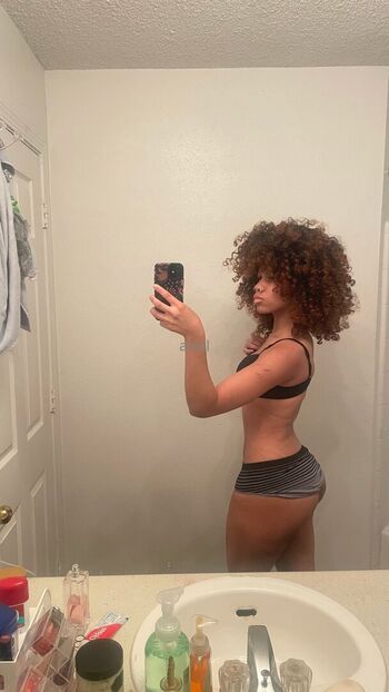 Full leaked Vxmpisariel private onlyfans photo