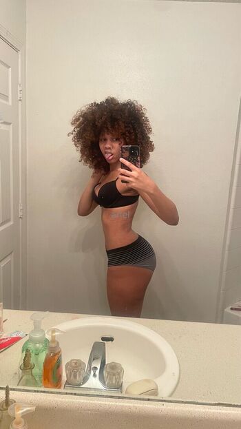 Full leaked Vxmpisariel private onlyfans photo