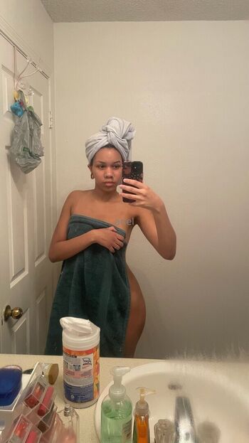 Full leaked Vxmpisariel private onlyfans photo