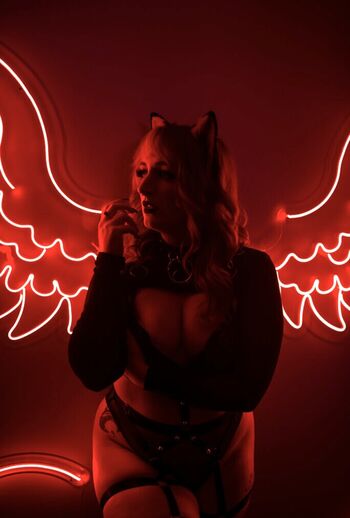 WatchGirlsPlay