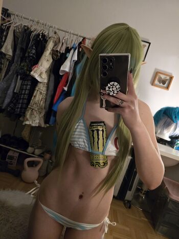 Full leaked Weeniestwee private onlyfans photo