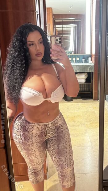 Full leaked Whitechoccolat private onlyfans photo
