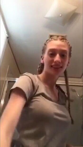 Full leaked Sienna west/ private onlyfans photo