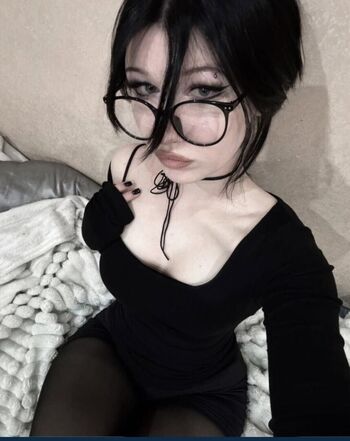 Full leaked Bllooddoll/ private onlyfans photo