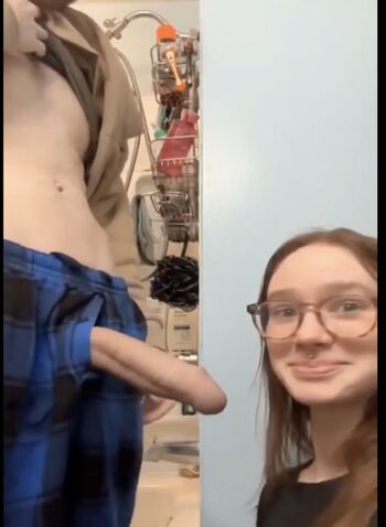 Full leaked Alora theartist/ private onlyfans photo