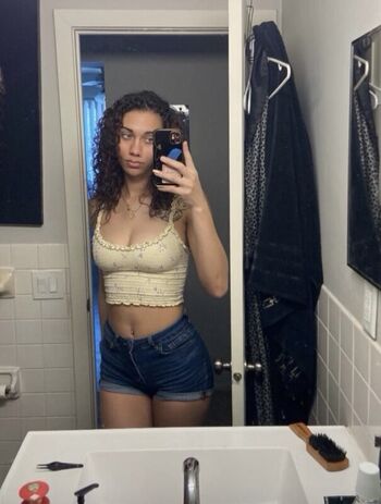Full leaked Who is this / private onlyfans photo