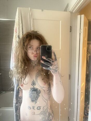 Full leaked Natasha red/ private onlyfans photo