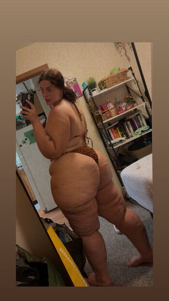 Full leaked Yellz / private onlyfans photo