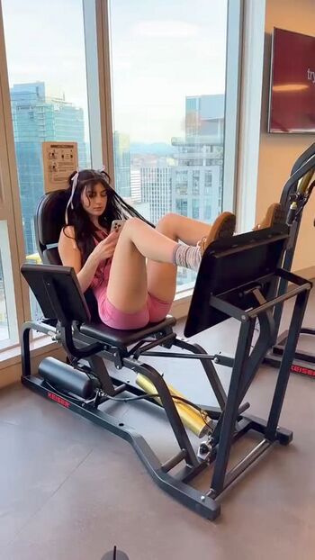 Full leaked Ella foxx/ private onlyfans photo