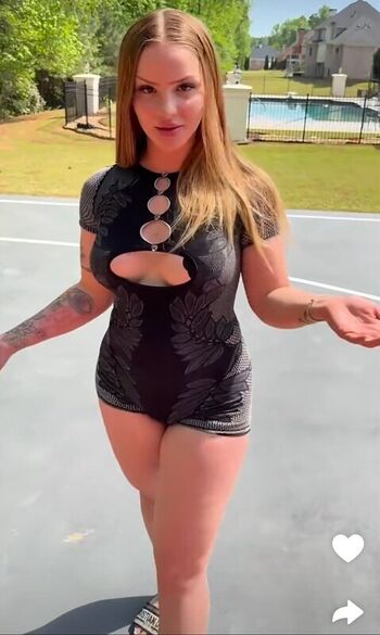 Full leaked Who is this / private onlyfans photo