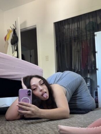 Full leaked Peachysmirkk/ private onlyfans photo