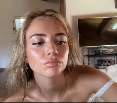 Full leaked Nika strawberry/ private onlyfans photo
