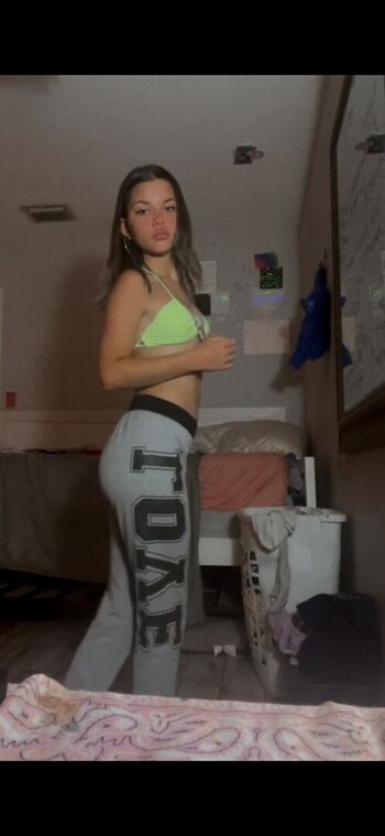 Full leaked Chelsea rose / private onlyfans photo