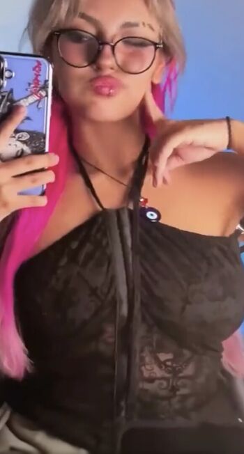 Full leaked Ssneepsnorps / private onlyfans photo