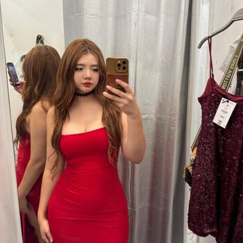 Full leaked Peachy babe / private onlyfans photo