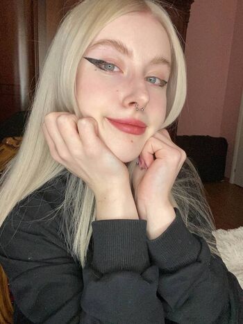 Full leaked Aliese / private onlyfans photo