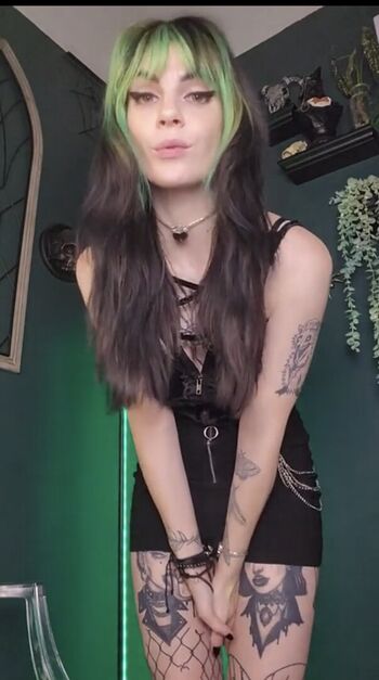 Full leaked Rewolfmi / private onlyfans photo