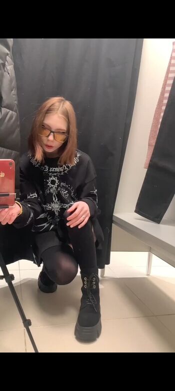 Full leaked Emsirenn/ private onlyfans photo