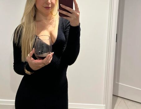 Full leaked Sofia lee/ private onlyfans photo