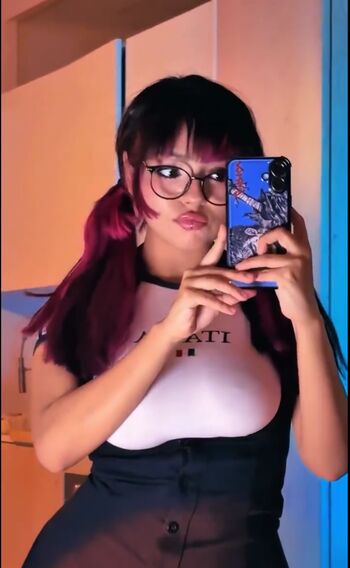 Full leaked Stephanieh bed/ private onlyfans photo
