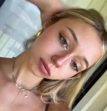 Full leaked Emi/ private onlyfans photo