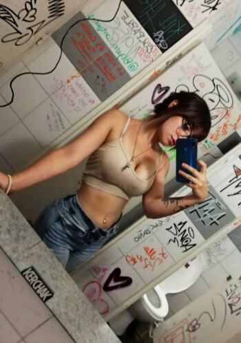 Full leaked Qweeneevee/ private onlyfans photo