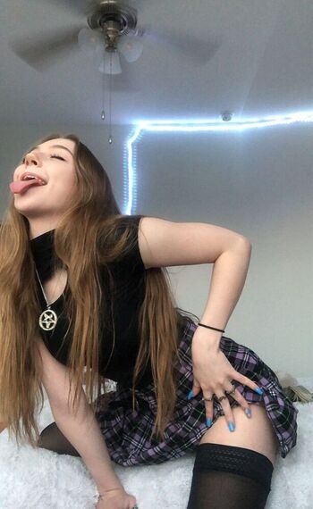 Full leaked Roxy delani/ private onlyfans photo