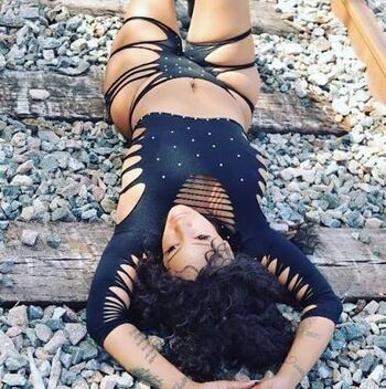 Full leaked Maisie houlding ward/ private onlyfans photo