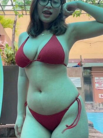 Full leaked Steph mandich/ private onlyfans photo