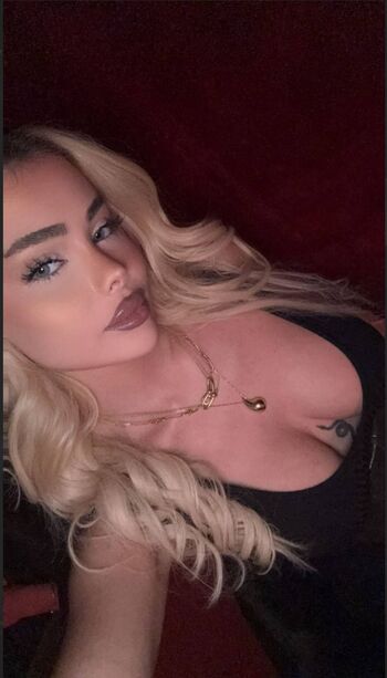 Full leaked Niamila / private onlyfans photo