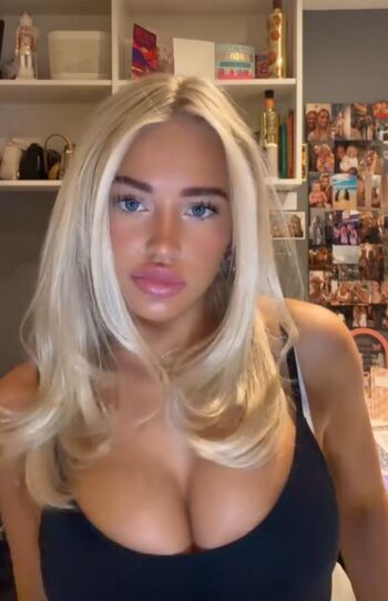 Full leaked Chunmomo/ private onlyfans photo